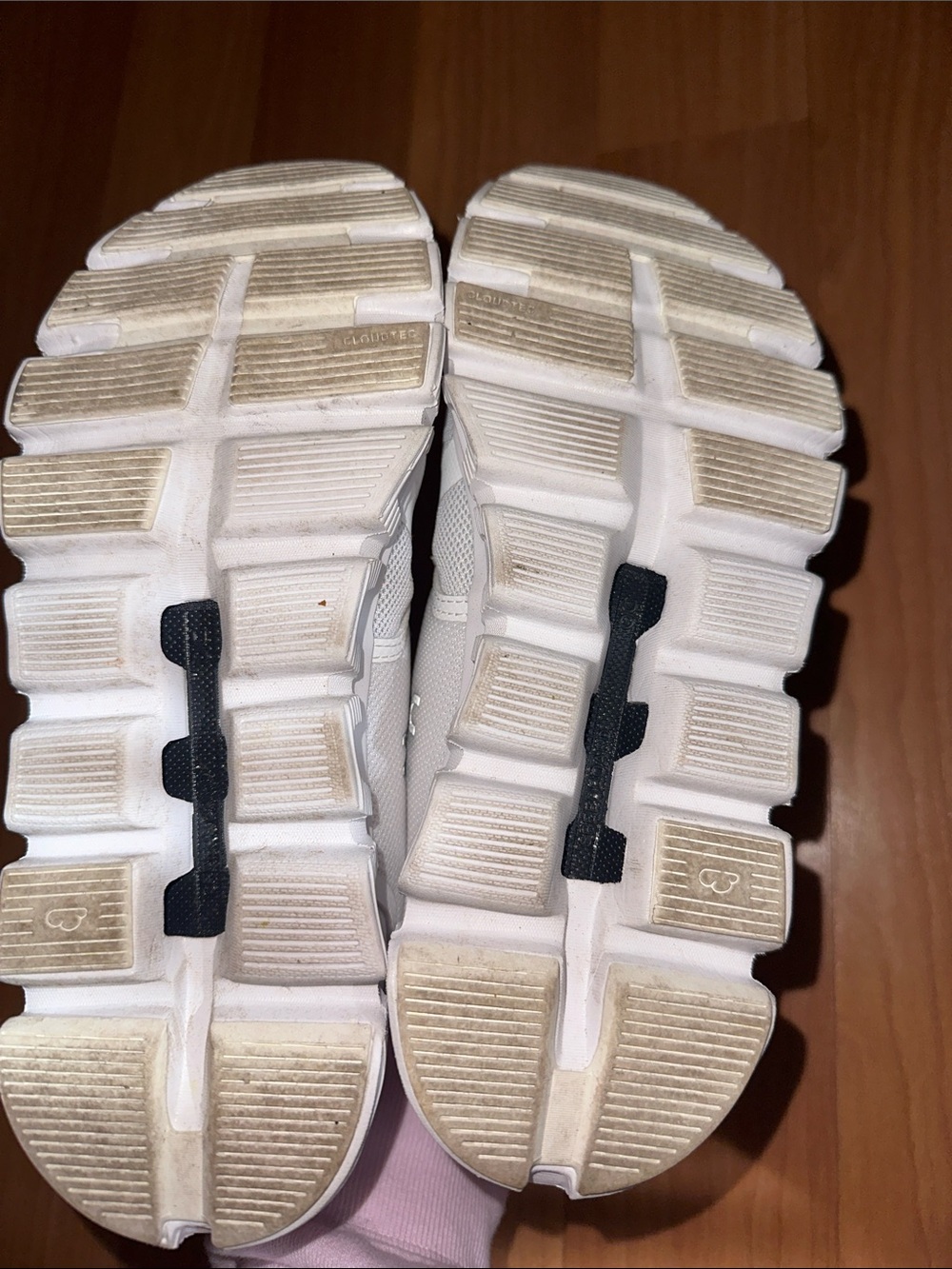 On Women’s Cloud 6  Lightweight Sneakers - Picture 3 of 4